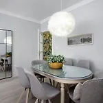 Cozy Familiar Retreat In The Centre Of