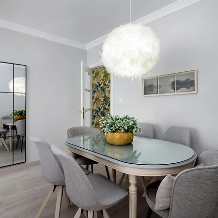 Cozy Familiar Retreat In The Centre Of