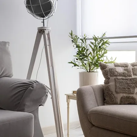 Cozy Familiar Retreat In The Centre Of Apartment