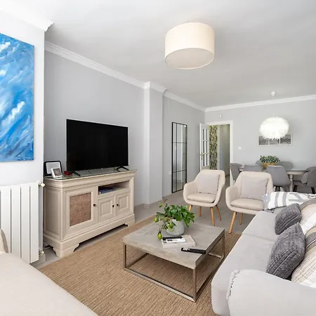 Cozy Familiar Retreat In The Centre Of