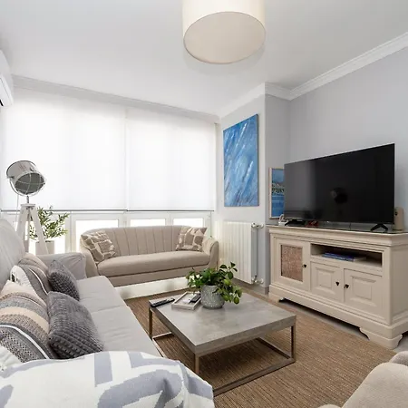 Cozy Familiar Retreat In The Centre Of Apartment